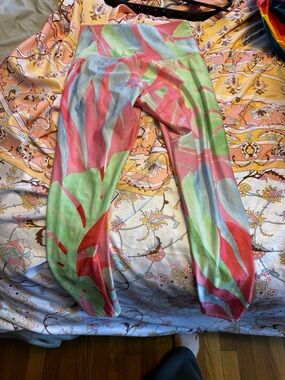 Onzie Multicolor Abstract Active Leggings - Pink, Green, Blue